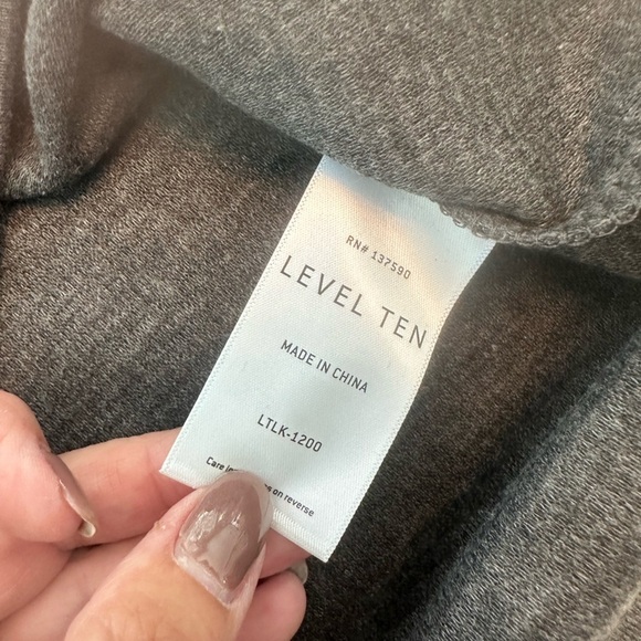 Level Ten Long Sleeve Tee Charcoal Gray Size Small NWT - Picture 7 of 8